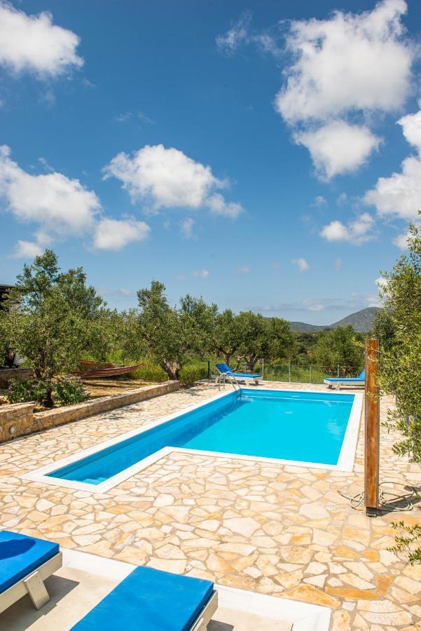 Hakuna Matata Holidays Wooden Lodge With Airco & Pool In Greek Olive Grove Methóni Eksteriør bilde