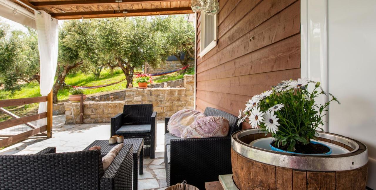 Hakuna Matata Holidays Wooden Lodge With Airco & Pool In Greek Olive Grove Methóni Eksteriør bilde