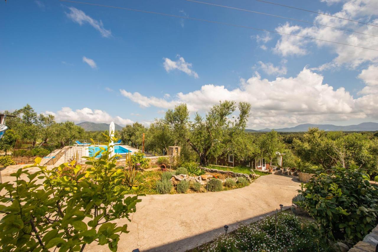 Hakuna Matata Holidays Wooden Lodge With Airco & Pool In Greek Olive Grove Methóni Eksteriør bilde